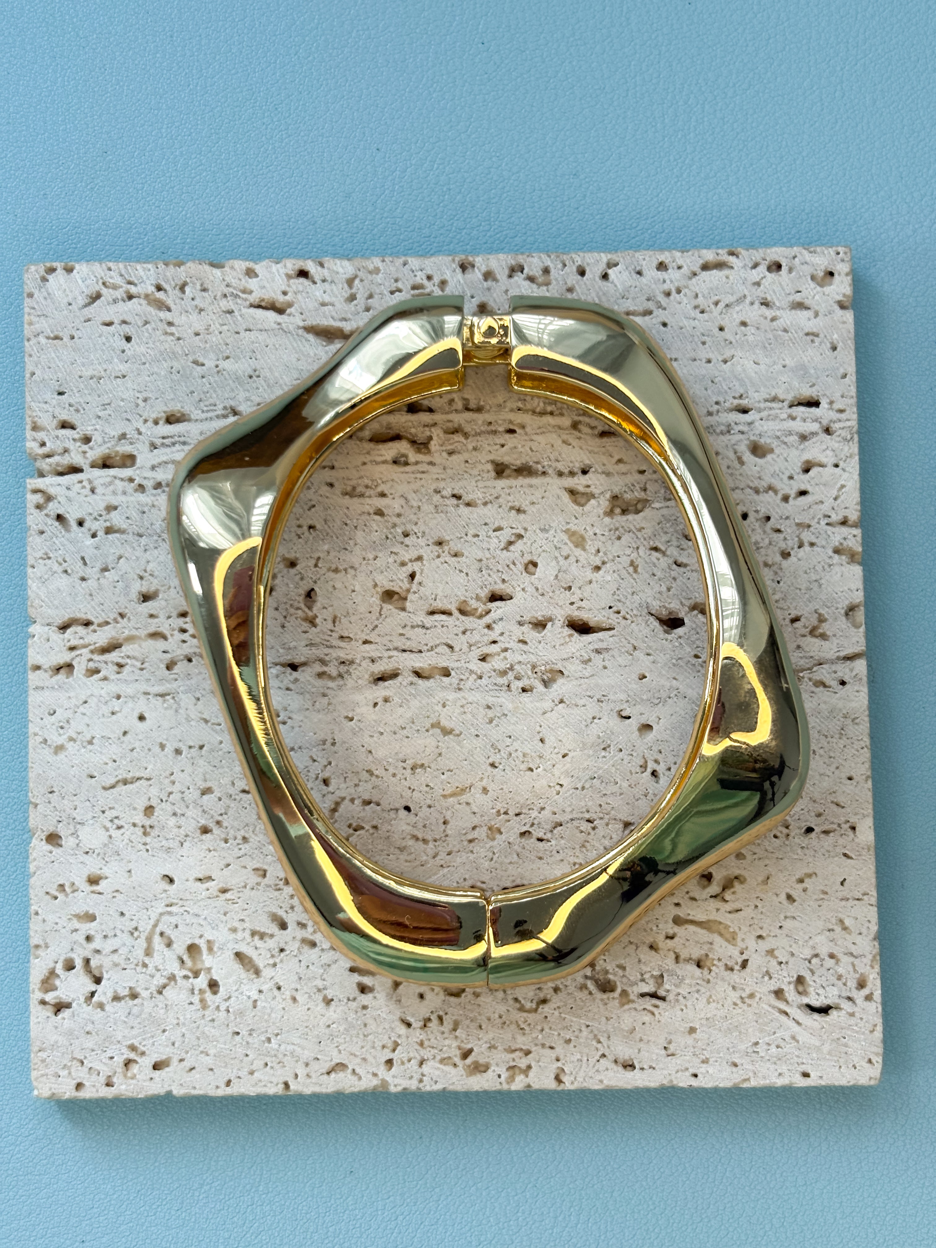 Asymmetria Bangle